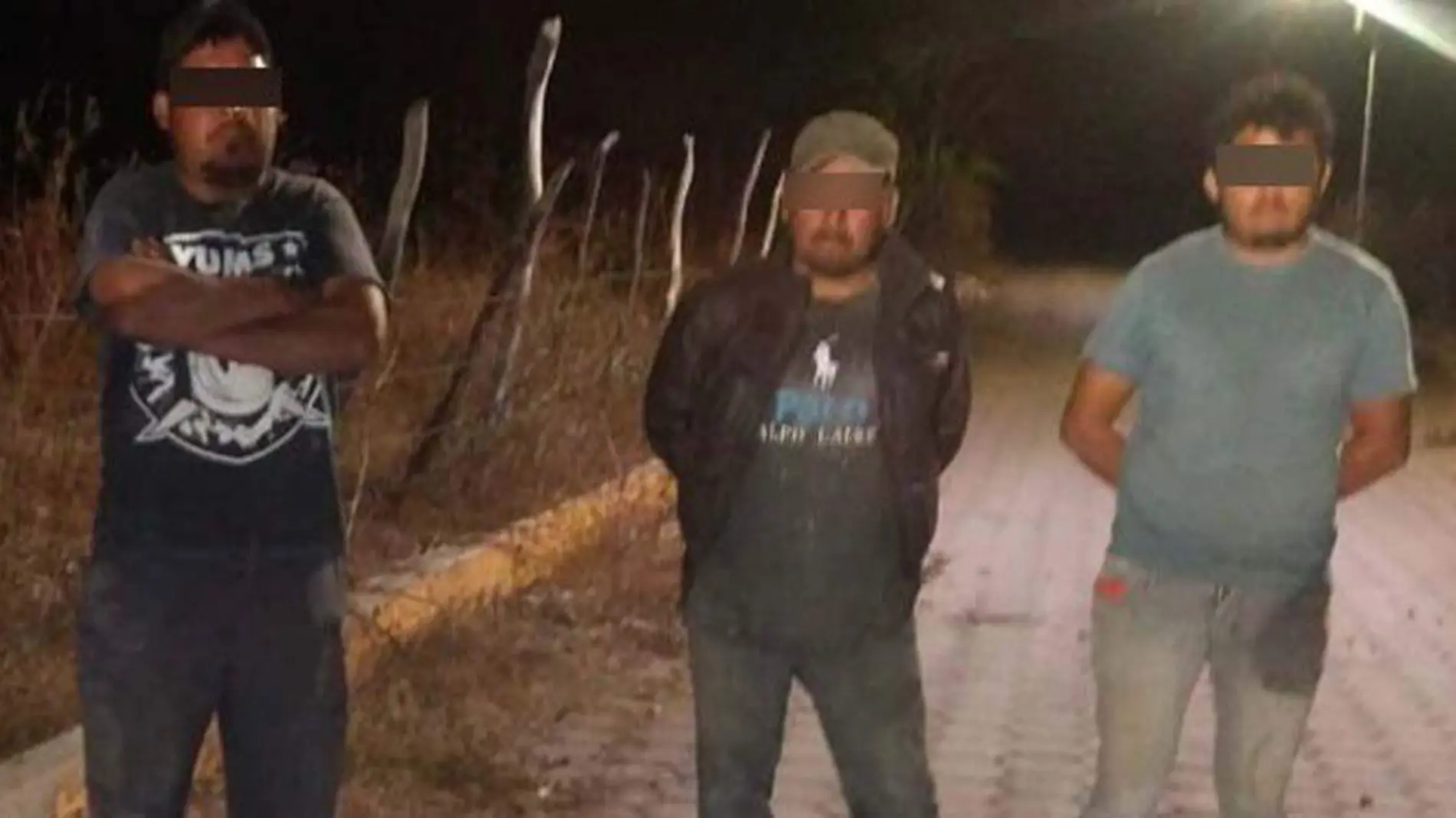 Los detenidos consumían bebidas alcohólicas a bordo de una camioneta Nissan Frontier, con placas de circulación del estado de Guerrero